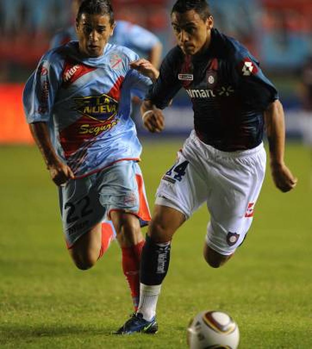 Arsenal venció a San Lorenzo y complicó el futuro de Simeone