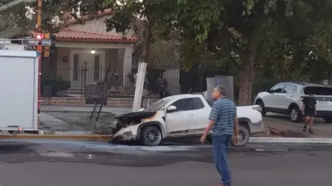 Una camioneta ardió en llamas en una transitada zona de Desamparados