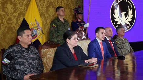 Noboa presentó sus cárceles con el “modelo Bukele” mientras siguen los motines