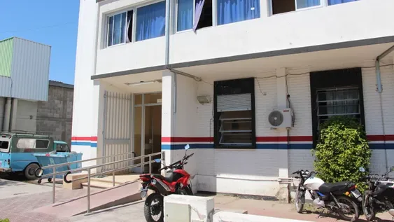 Violentaron la puerta de una casa y se alzaron con $45.000 y electrodomésticos