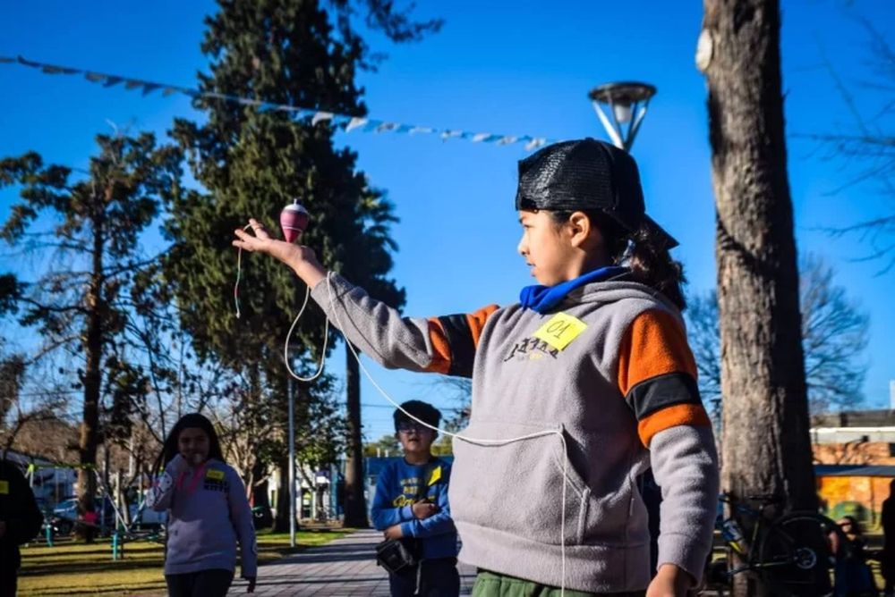 Torneo de trompos en Valle Fértil