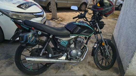 robo y persecucion en villa hipodromo: detuvieron a un sujeto que habia robado una moto