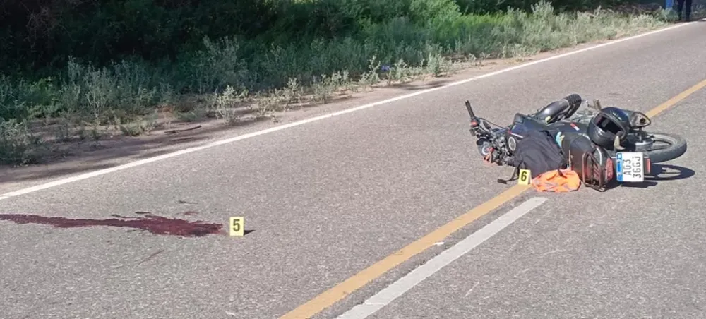Tragedia en Sarmiento: se conoció que el motociclista que murió fue quien chocó desde atrás a la otra moto