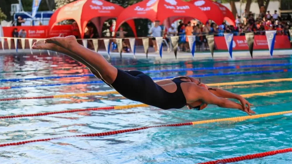 Escenario. San Juan se convirtió en el epicentro nacional del futuro de la natación con el Campeonato República en El Palomar.