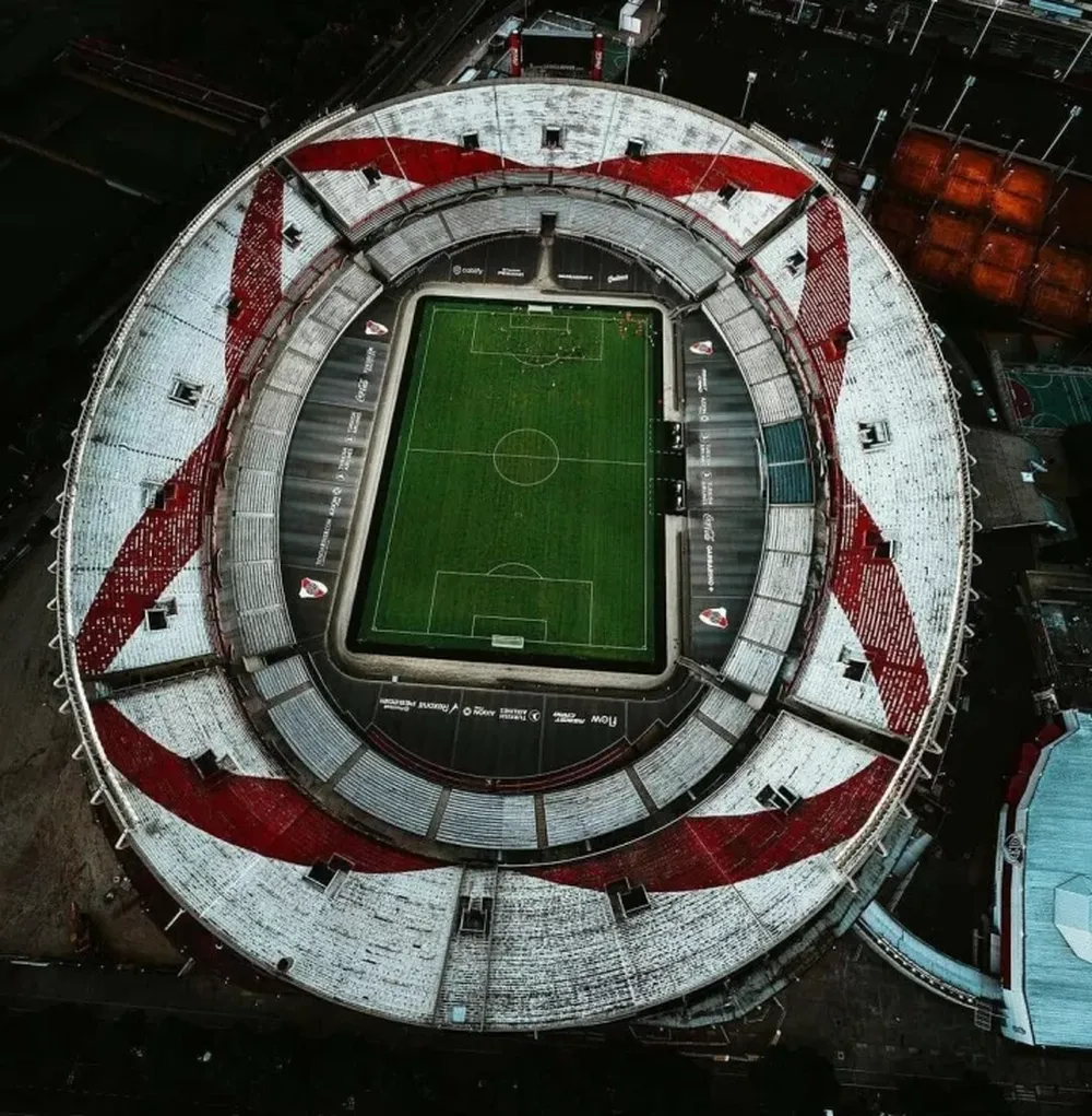 El Estadio Monumental se luce con el césped natural de una empresa mendocina