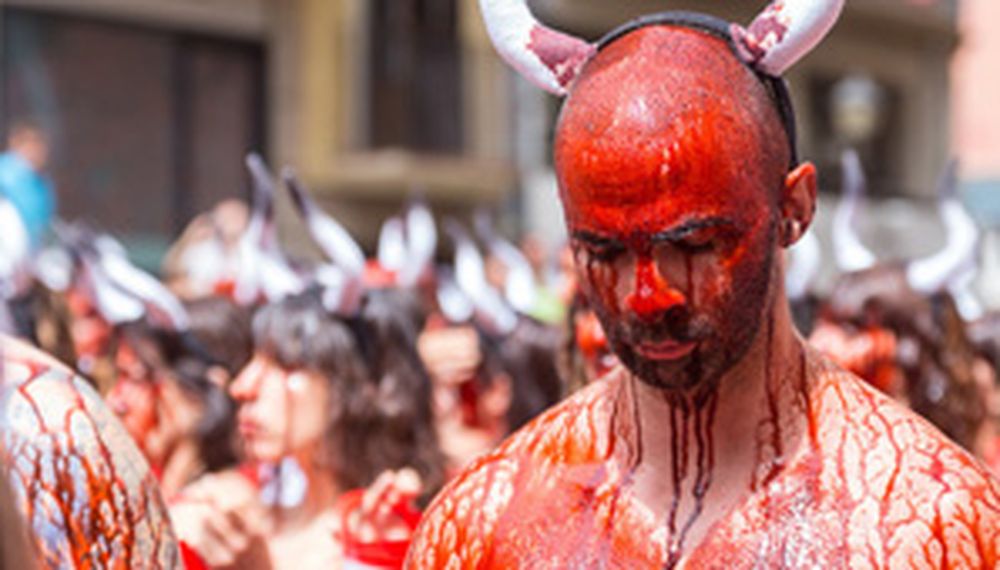 Impactantes imágenes del “baño de sangre” contra San Fermín