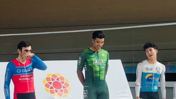 Podio. Ruiz Calle, del SEP, se quedó con la fecha del ciclismo Pista de la Federación.