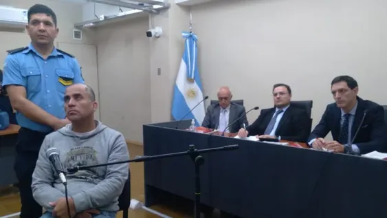 EDUARDO SIXTO  Gitano CARRIZO (44, izquierda) fue condenado a 11 años de cárcel por matar en un ajuste de cuentas.