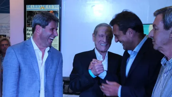 [FOTOS] En el stand del diario, Massa dijo que quiere que el Congreso sesione este año en San Juan