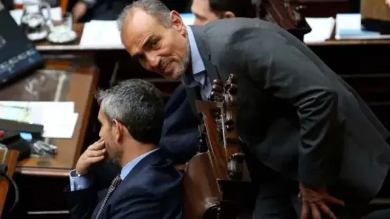 MARTÍN Y LULE  MENEM. Fueron los elegidos para romper el silencio.