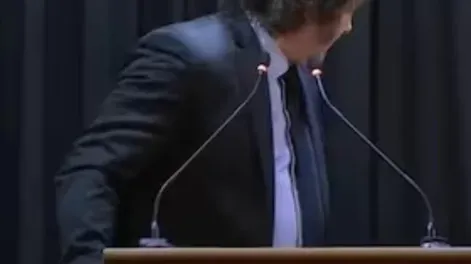 Durante el discurso de Milei, dos alumnos se desmayaron y se volvió viral