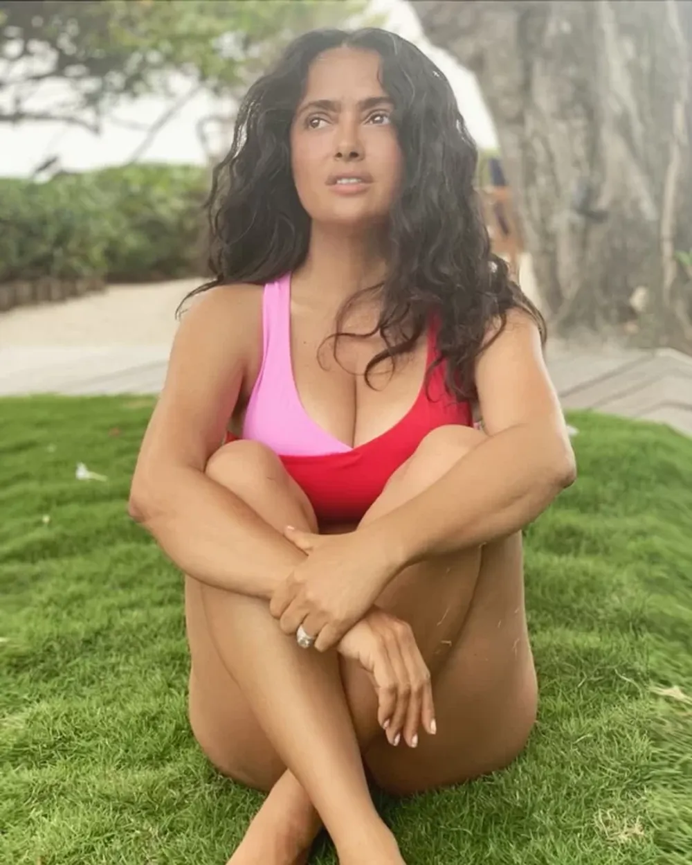 Salma Hayek mostró su cola para promocionar el Black Friday