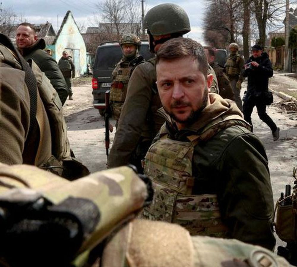 Zelensky visita Bucha y reitera denuncia sobre una masacre