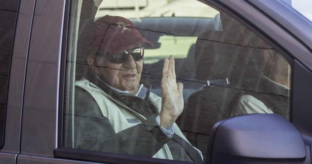 Entre críticas y tras dos años de exilio, el rey emérito Juan Carlos I volvió a España
