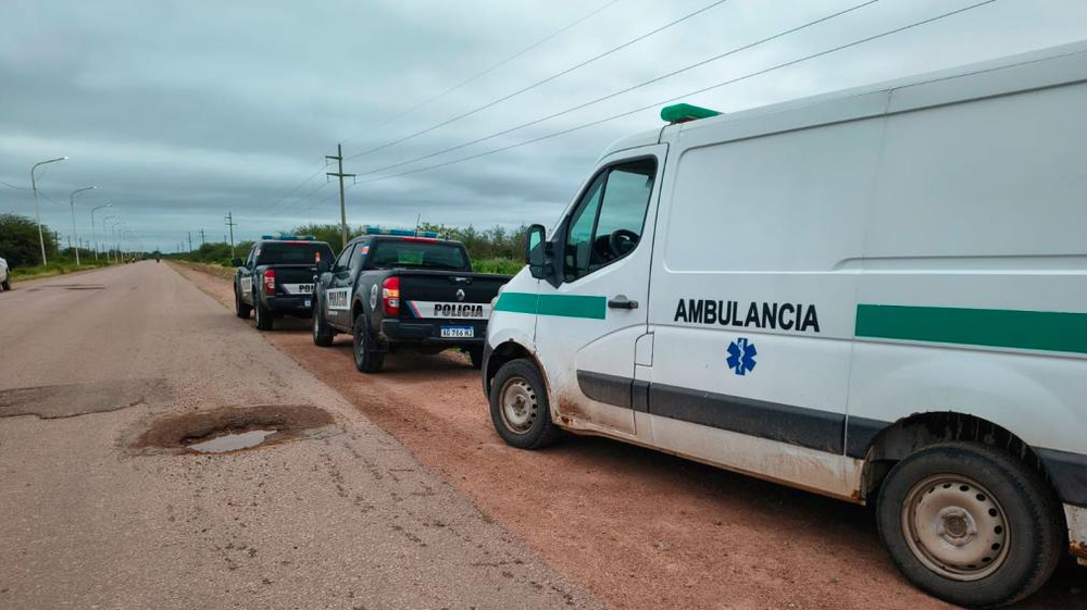 Una camioneta cayó al río y sus cuatro ocupantes lograron salir con vida.