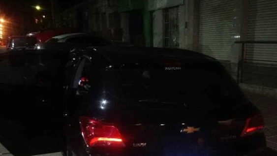 Subieron a su auto, lo llevaron a un callejón y lo golpearon para robarle