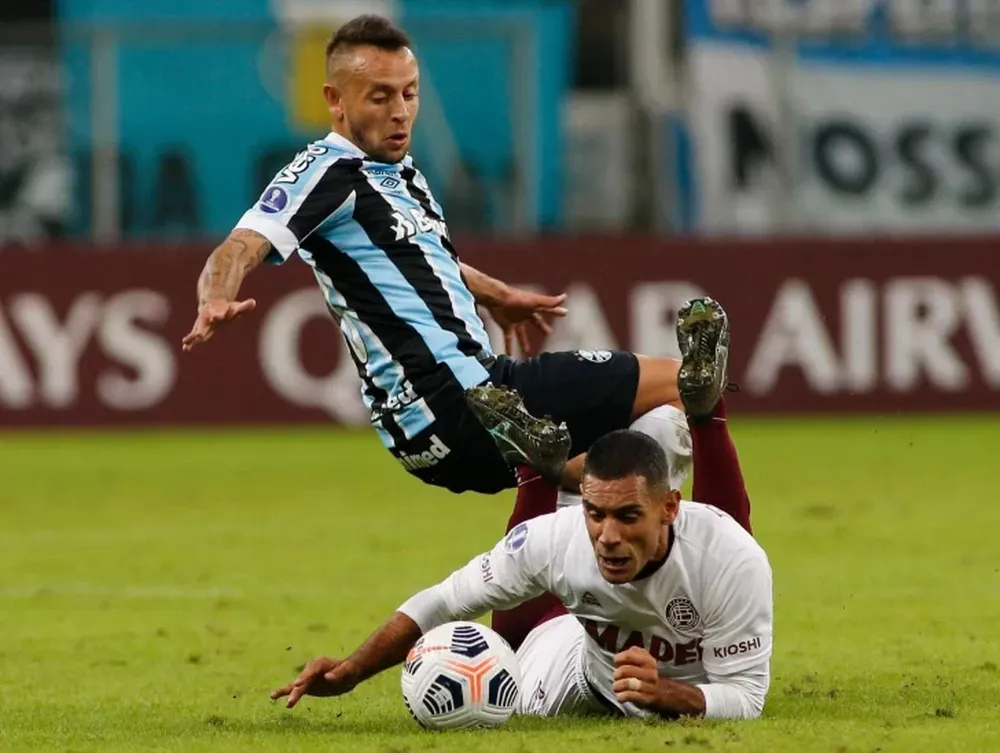 Lanús cayó en su visita a Gremio y quedó al borde de la eliminación