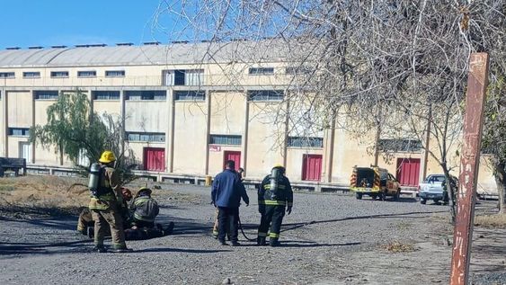 Bomberos voluntarios de San Juan participaron de una capacitación sobre manejo de materiales peligrosos.