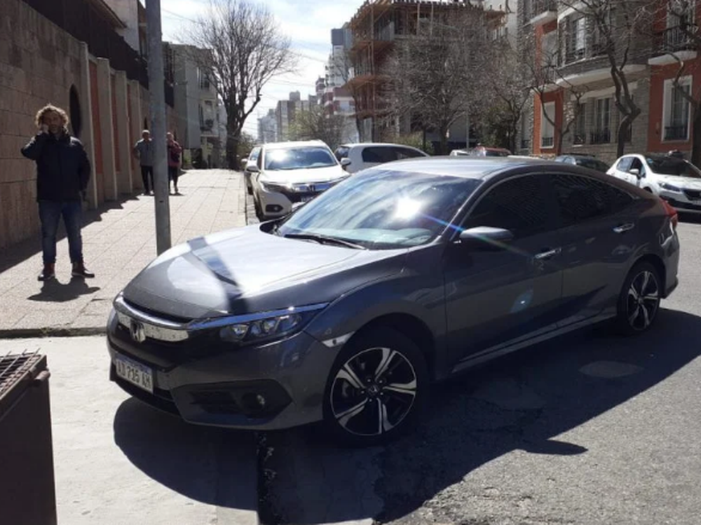 [VIDEO] Disparó contra un auto porque tapaba su garaje