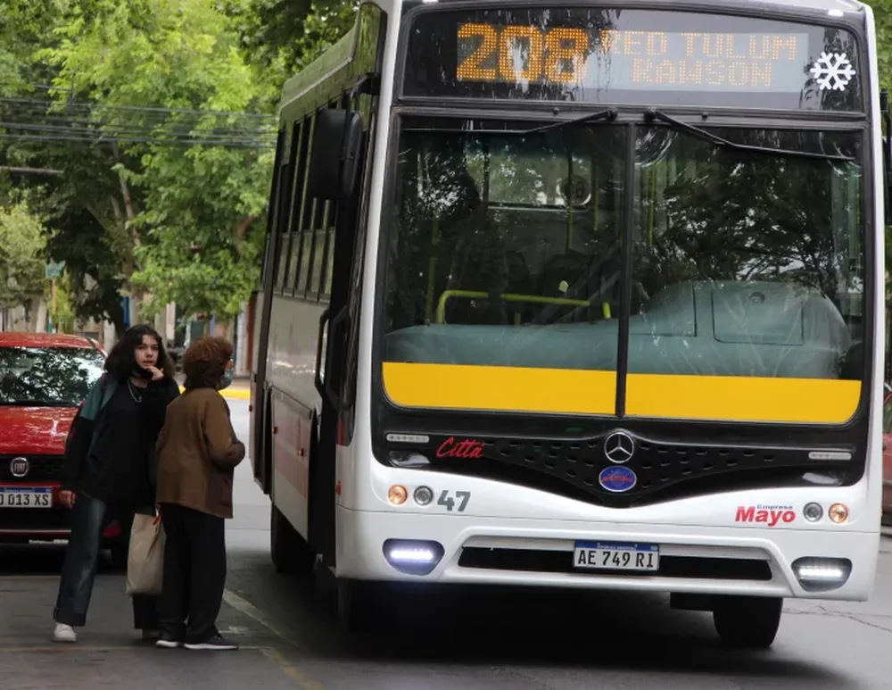 Sensaciones de los primeros usuarios de la Red Tulum: “Paré 5 micros y todavía no sé cómo llegar al trabajo”