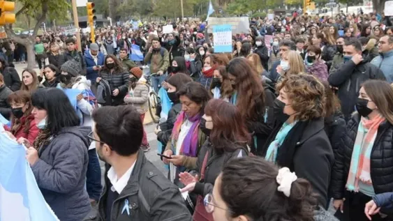 Cuales son los puntos que acercaron en el petitorio los maestros que se manifestaron
