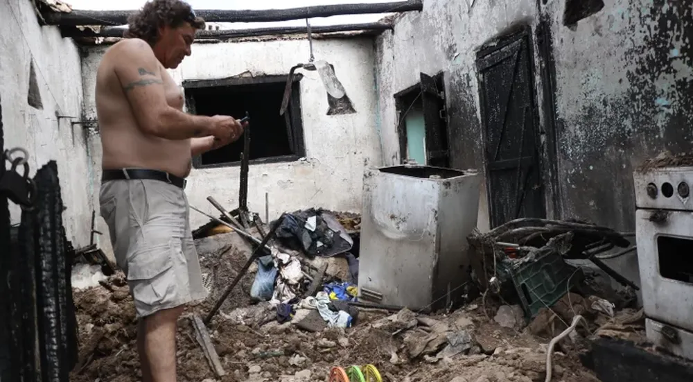 Se quemó una casa y creen que al fuego lo inició una mujer porque su pareja le fue infiel