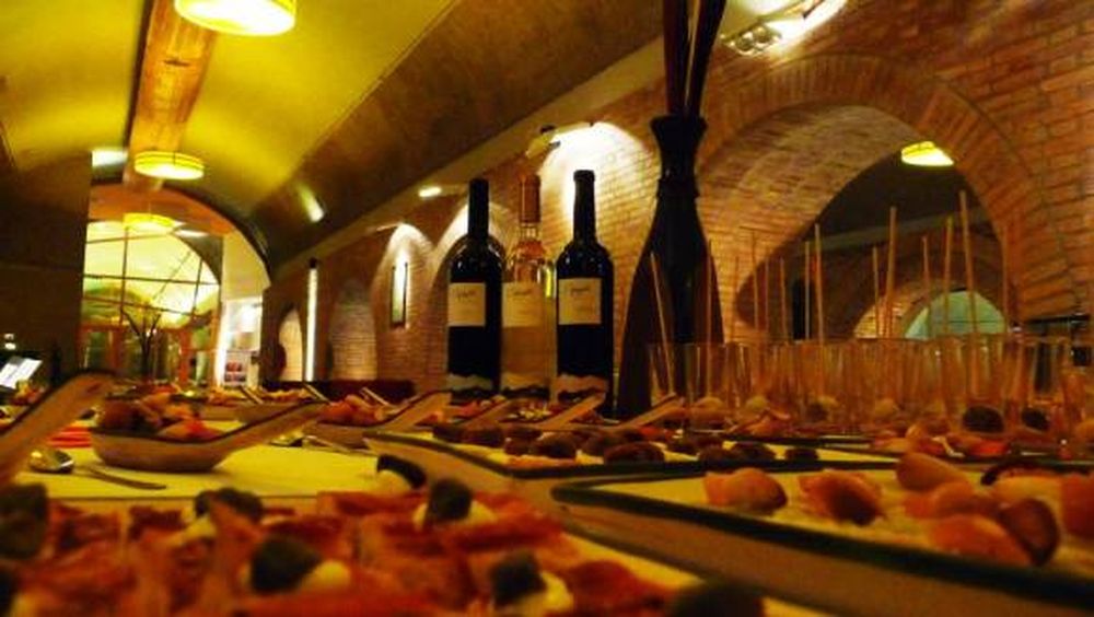 Una cena para poder abrir las puertas de la Casa Sahni