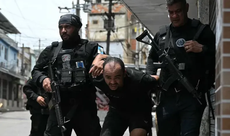 Detuvieron a tres brasileños que intentaban entrar ilegalmente al país: investigan si son del Comando Vermelho