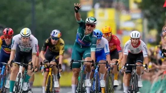 Otra para Jasper Philipsen, que puede hacer historia