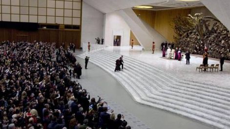 El papa Francisco saludó a algunos periodistas argentinos