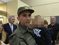 Nahuel Gallo y su hijo. Nahuel Gallo y su hijo.