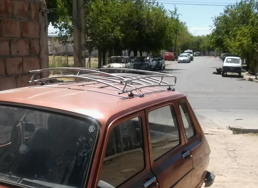 Roban un auto a 50 m del taller de la Policía