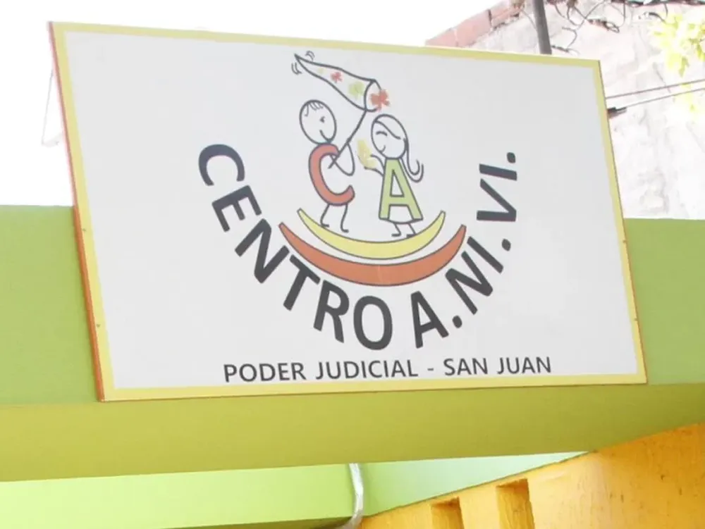 Aprovechó que su pareja dormía para abusar de su hijastra