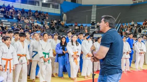 El gobernador Marcelo Orrego durante la inauguración de la competencia.