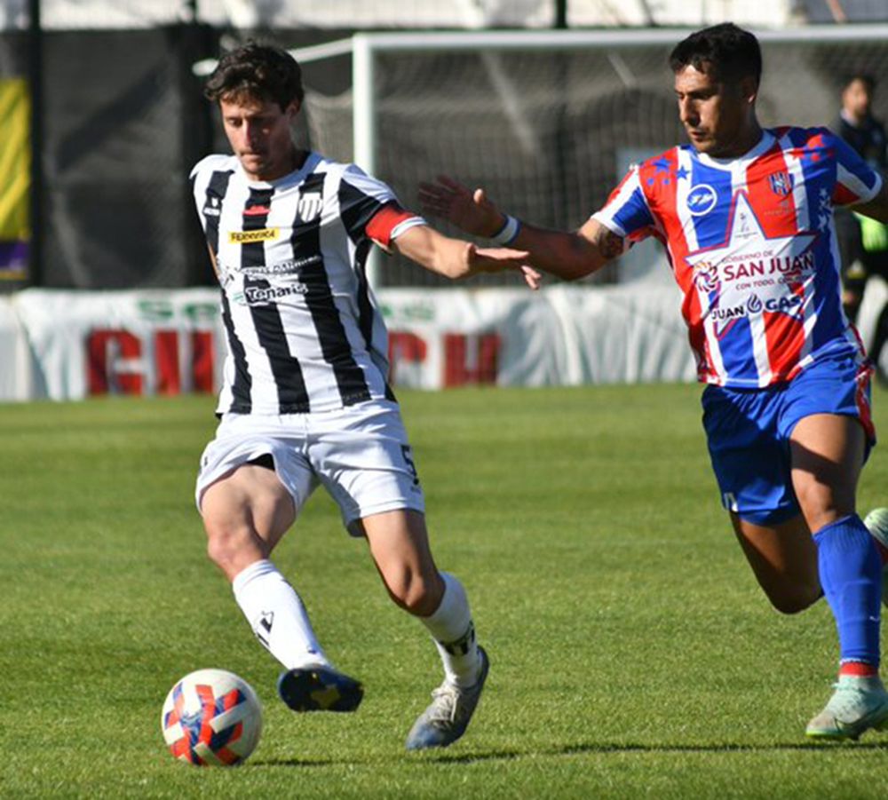 Peñarol se complicó solo frente a Liniers