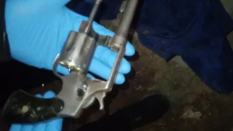 Fue a recuperar su celular robado y la Policía detuvo a un joven armado