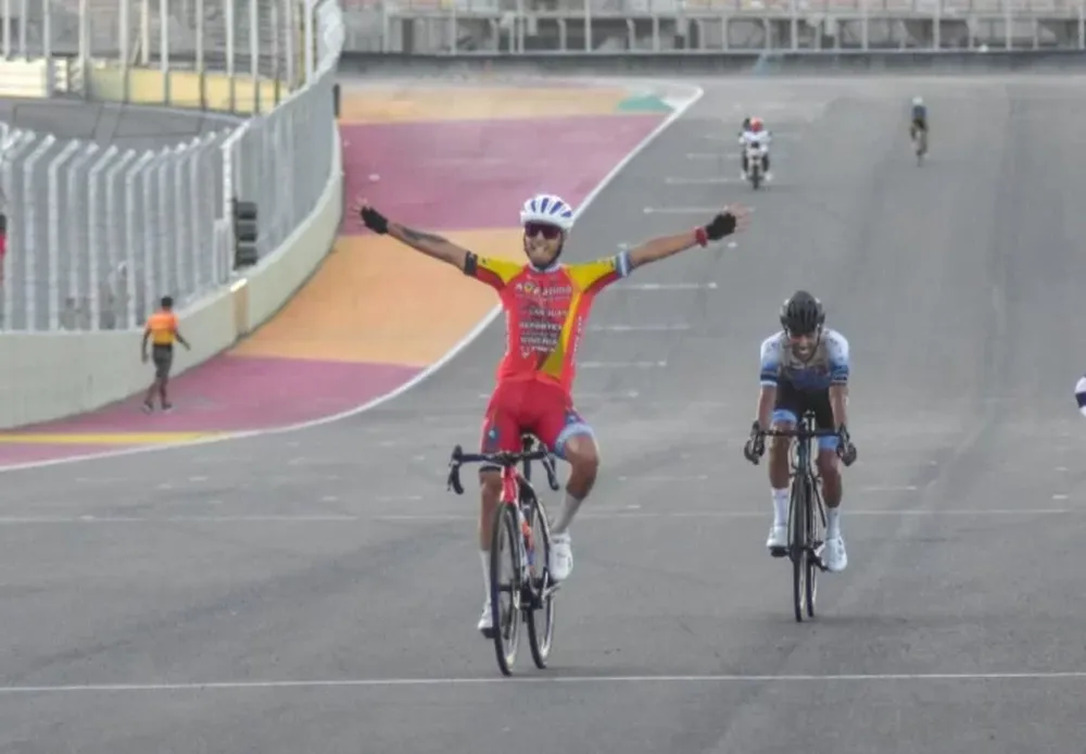 Nicolás Tivani fue el más veloz en un final emocionante y se quedó con la “Cuatro Puentes”