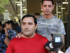 Romeo Isidoro Saavedra cuando fue detenido en el Banco Hipotecario. Romeo Isidoro Saavedra cuando fue detenido en el Banco Hipotecario.