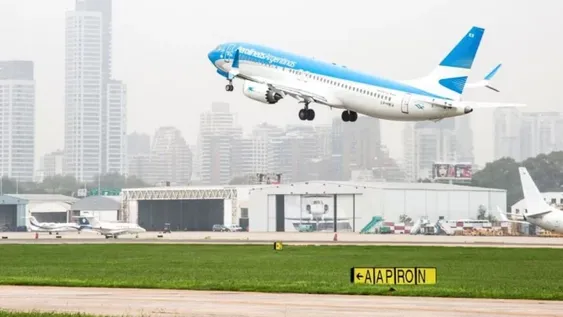 Después de 7 meses de inactividad volvieron los vuelos de cabotaje en el país