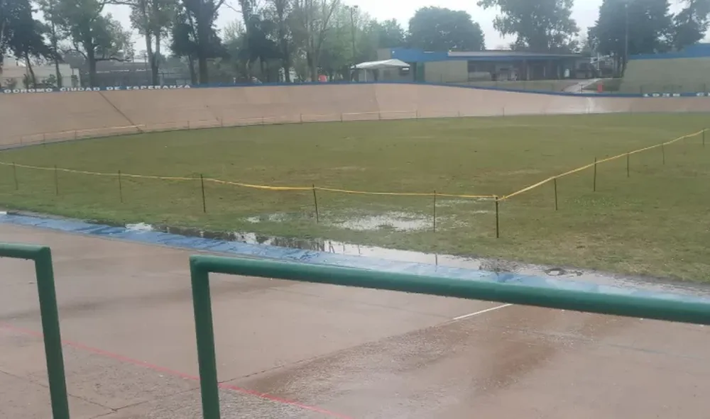 Un diluvio postergó el comienzo