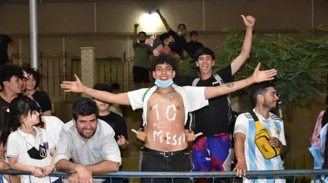[FOTOS] Todo el color del aguante de los fanáticos a la Selección