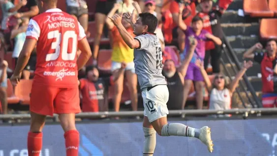 Colón festejó contra Argentinos tras ganarle 2 a 0 en Santa Fe