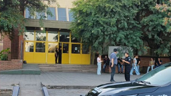 santa fe: como escondio el alumno la escopeta para ingresarla al colegio y matar a su companero