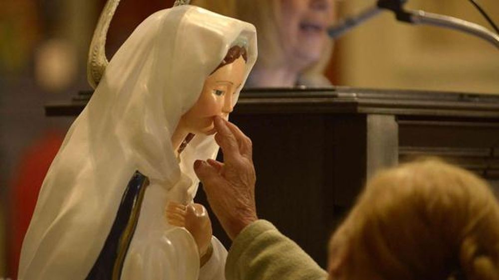 Conmoción en Río Cuarto por una virgen que según los fieles llora