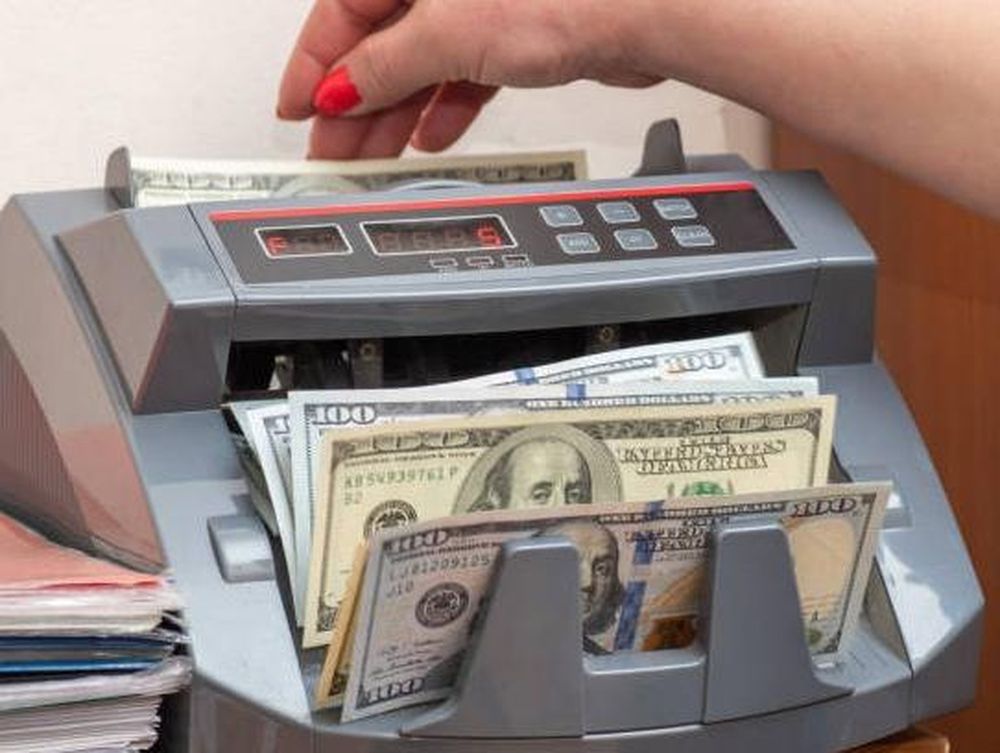 El dólar roza los $500, Alberto culpa a la derecha y Massa le reza al Fondo