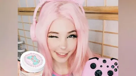 Una cosplayer vendió el agua con la que se bañó a 30 dólares la botella