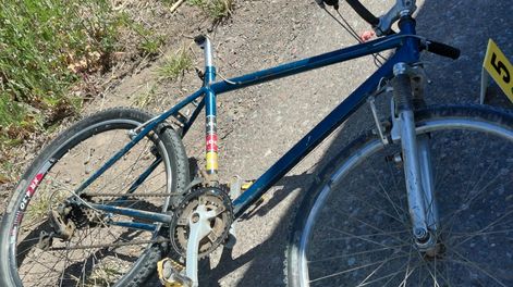 san martin: iba en bicicleta con auriculares y lo mato un camion municipal