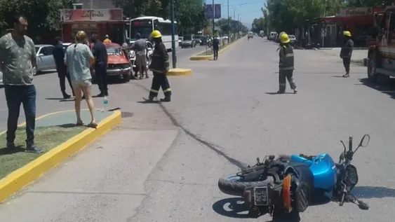 Motociclista, herido al chocar