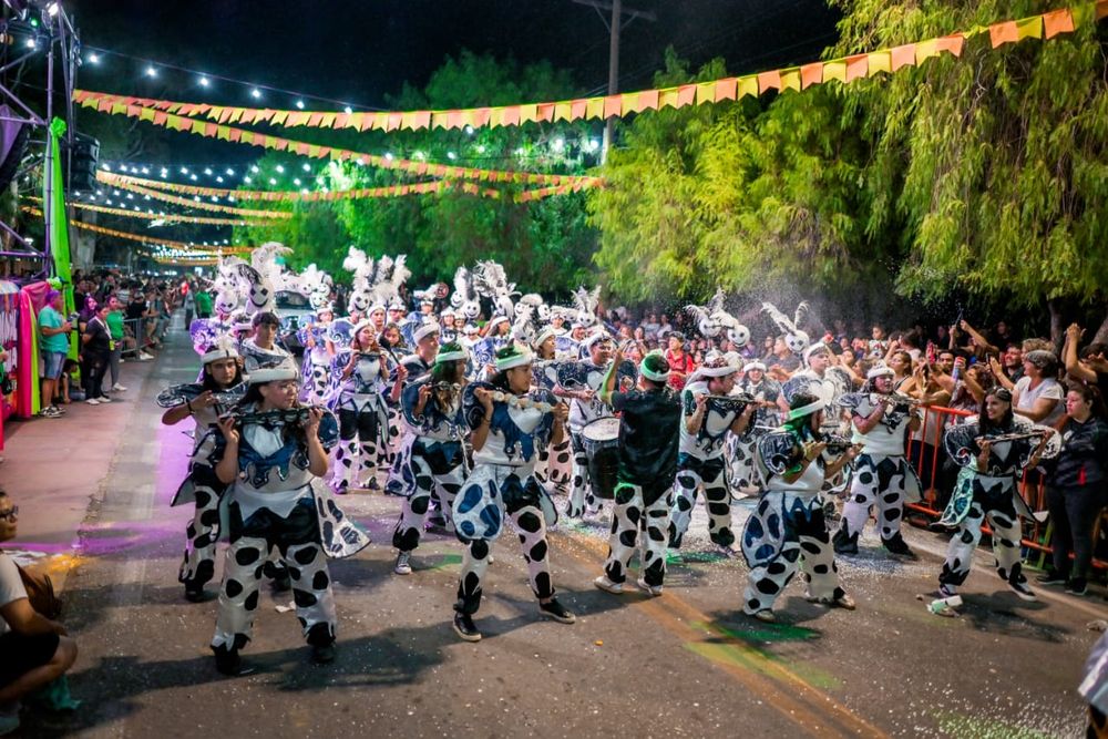 Anoche arrancó el Carnaval de la Familia, en San Martín, ante un público multitudinario.