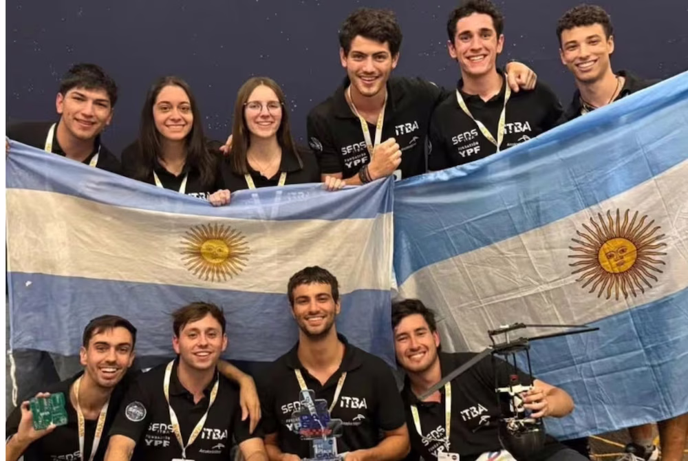 El equipo estuvo integrado por Santiago Bolzicco, Ezequiel Bozicco, Micaela Perillo, Rafael Dalzotto, Emanuel Albornoz, Agustín Pilotto, Daniela Maradei, Thomas Marthi, Santino Agosti y Agustín Martínez, todos estudiantes de distintas ramas de la ingeniería.